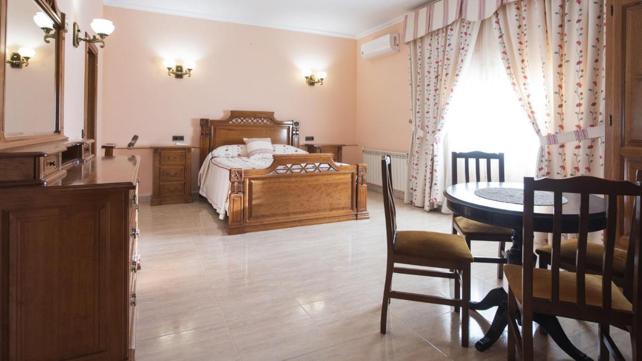 Villa Las Tres Hermanas Albarreal De Tajo By Toledo Ap ภายนอก รูปภาพ